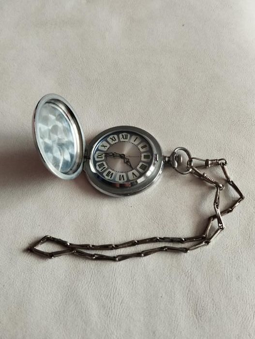 Джобен часовник чисто нов