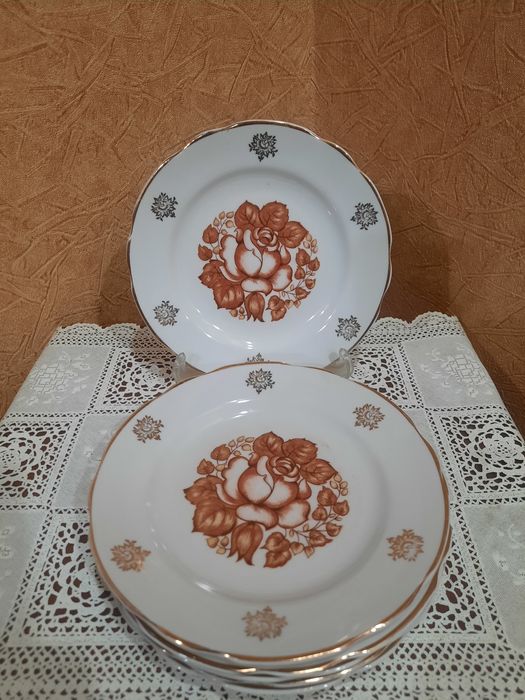 Абсолютно новые десертные тарелочки (d-17см). Коростенский ФЗ. Волнист