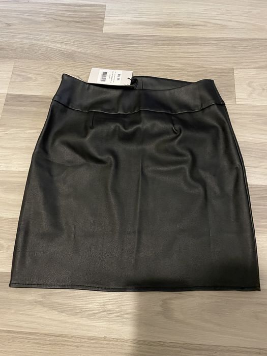 Кожена пола NA-KD