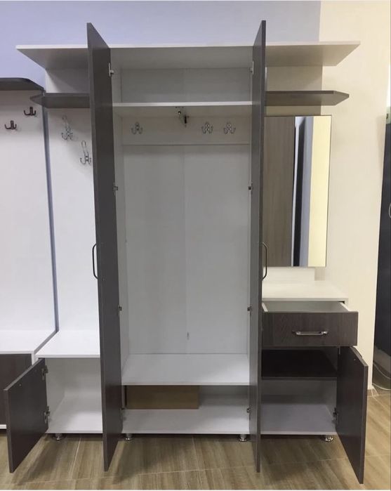 Продам прихожую Фиеста