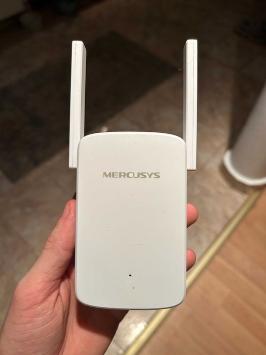 Extender WiFi Mercusys AC1200 model ME30, ca nou