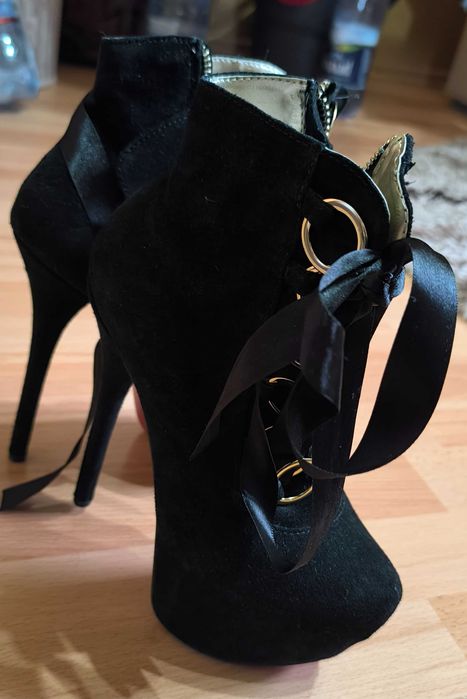 Încălțăminte botine