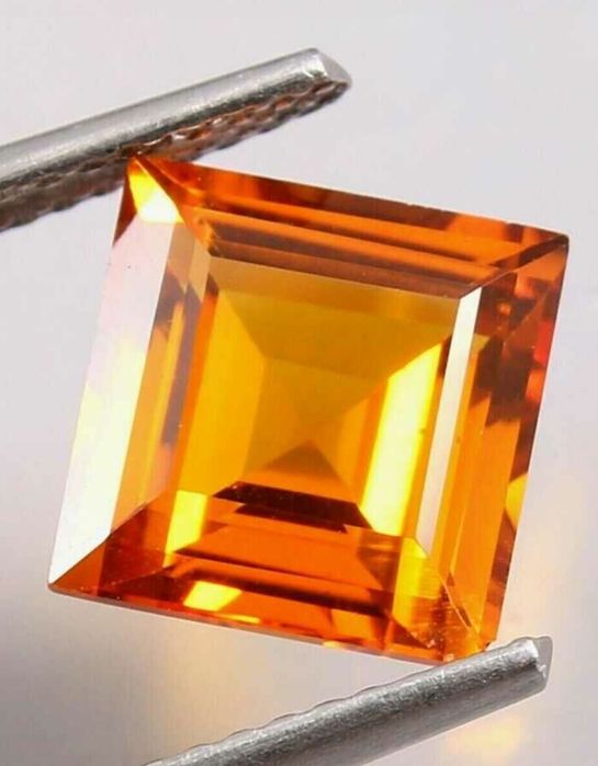 Натурален оранжев сапфир 6,10 карата със сертификат