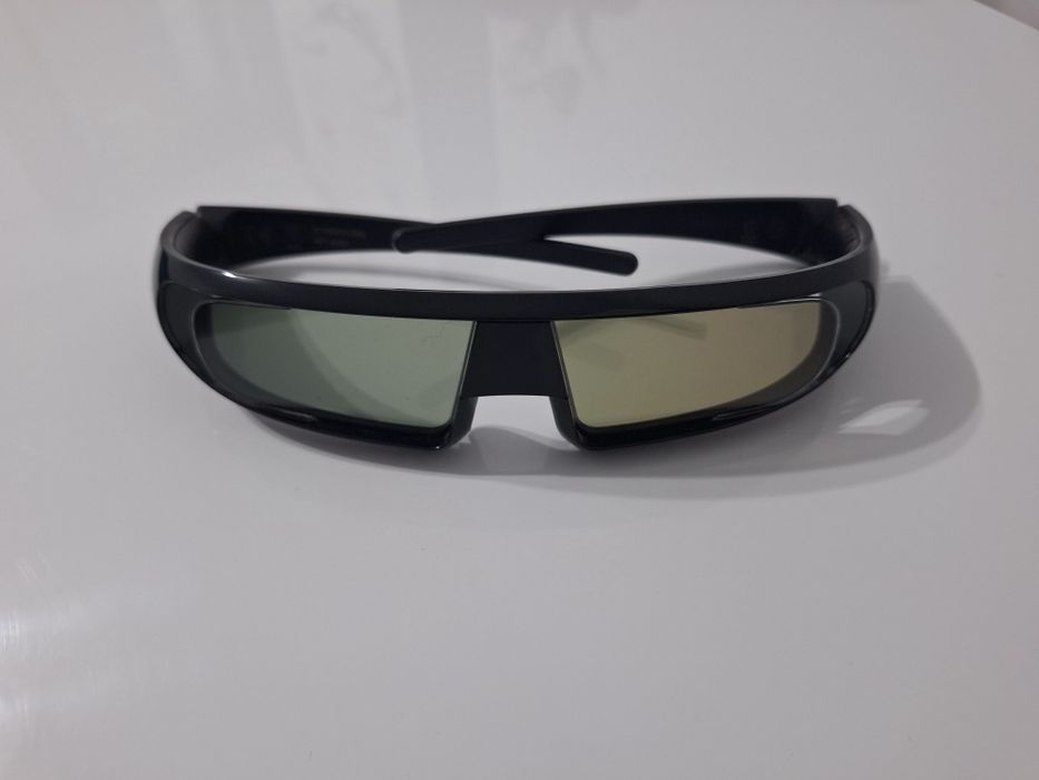 Vând ochelari activi 3D
