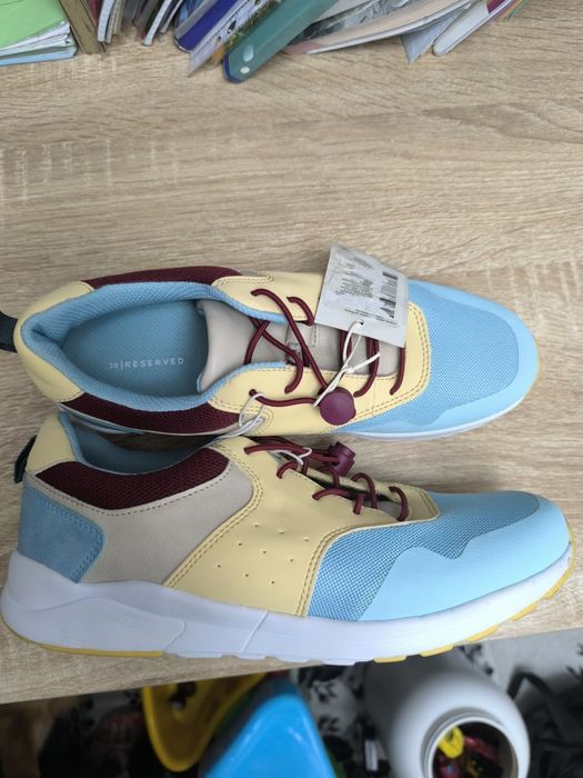Кроссовки новые, фирма Reserved Польша,39 размер.