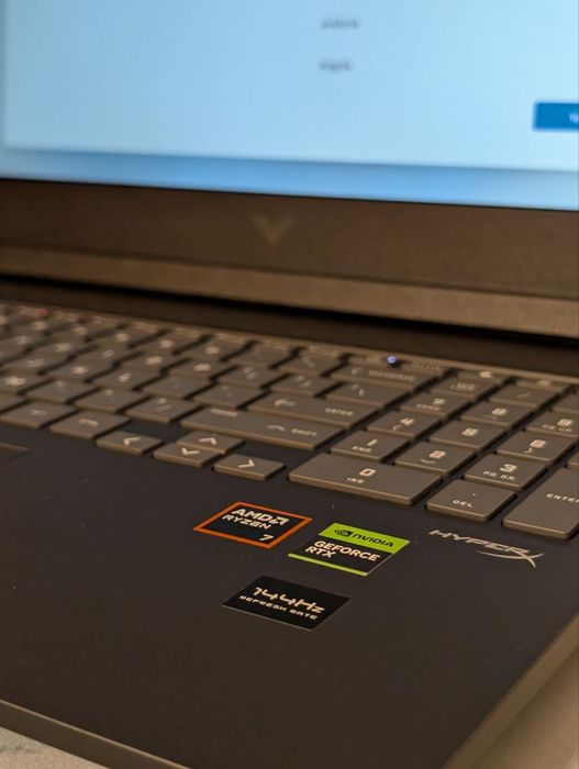 Продается новый игровой ноутбук