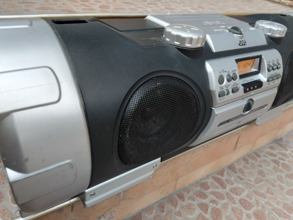 Радио Касетофон JVC rv-b99 Бомбастер Супер мощна Уредба Тунер Диск AUX