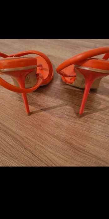 Sandale cu toc superbe