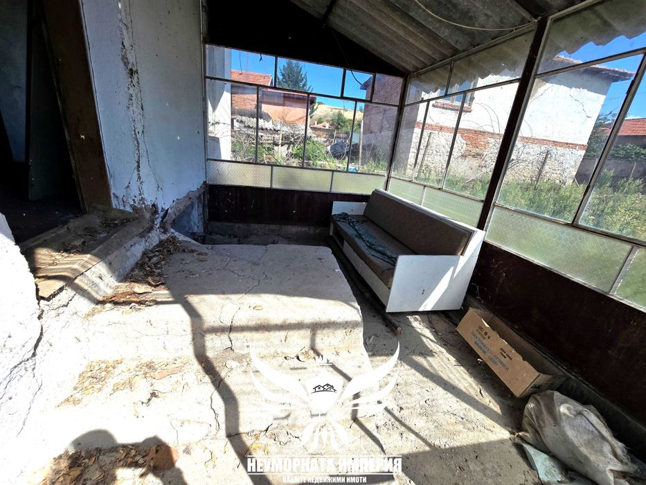 Продавам едноетажна къща с постройки 120РЗП с 997кв двор село Ахматово