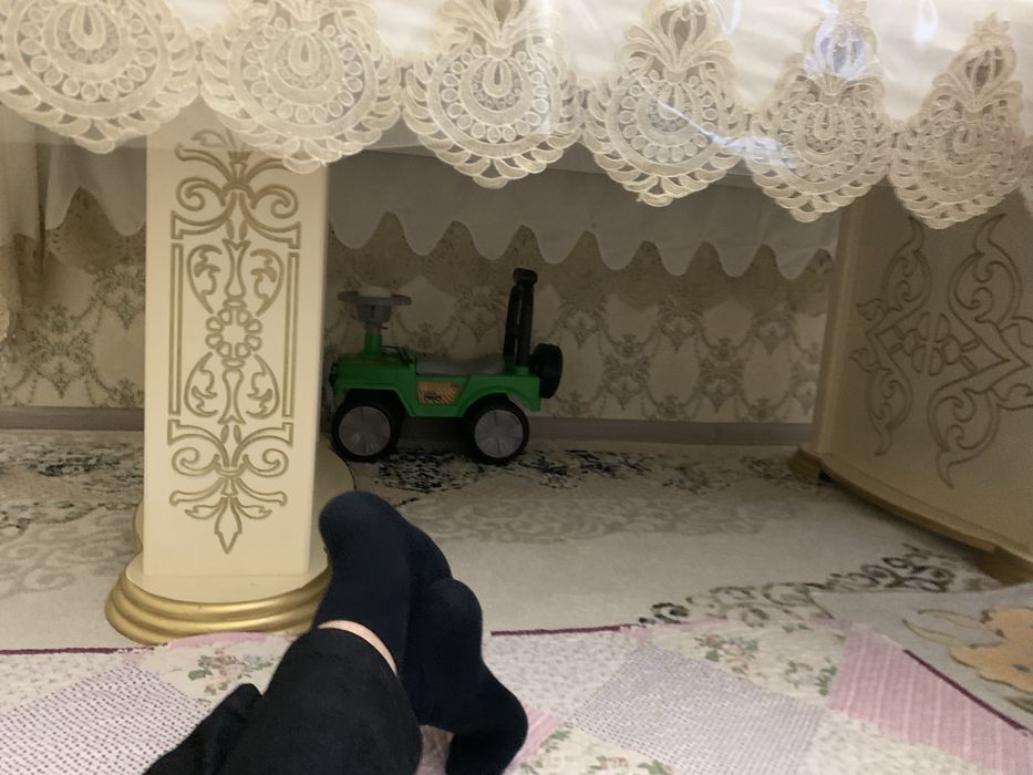 стол стулья 150000 тг саудасы бар