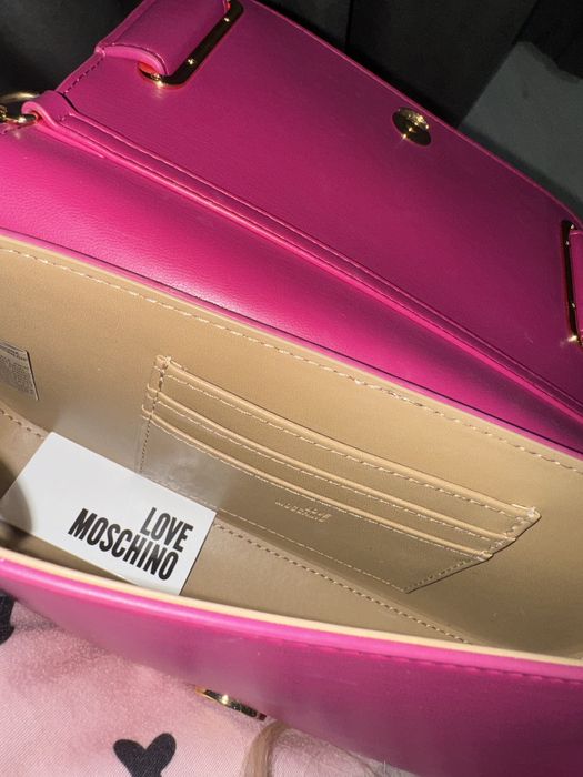 Дамска Чанта на Love moschino