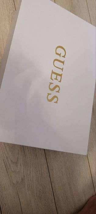 Продавам мъжки обувки Guess