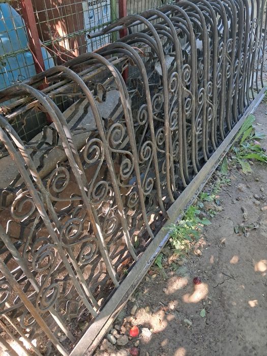 Balustrada 3 bucati 2 buc de 2,24 m si una mica de 98 cm  300 toate