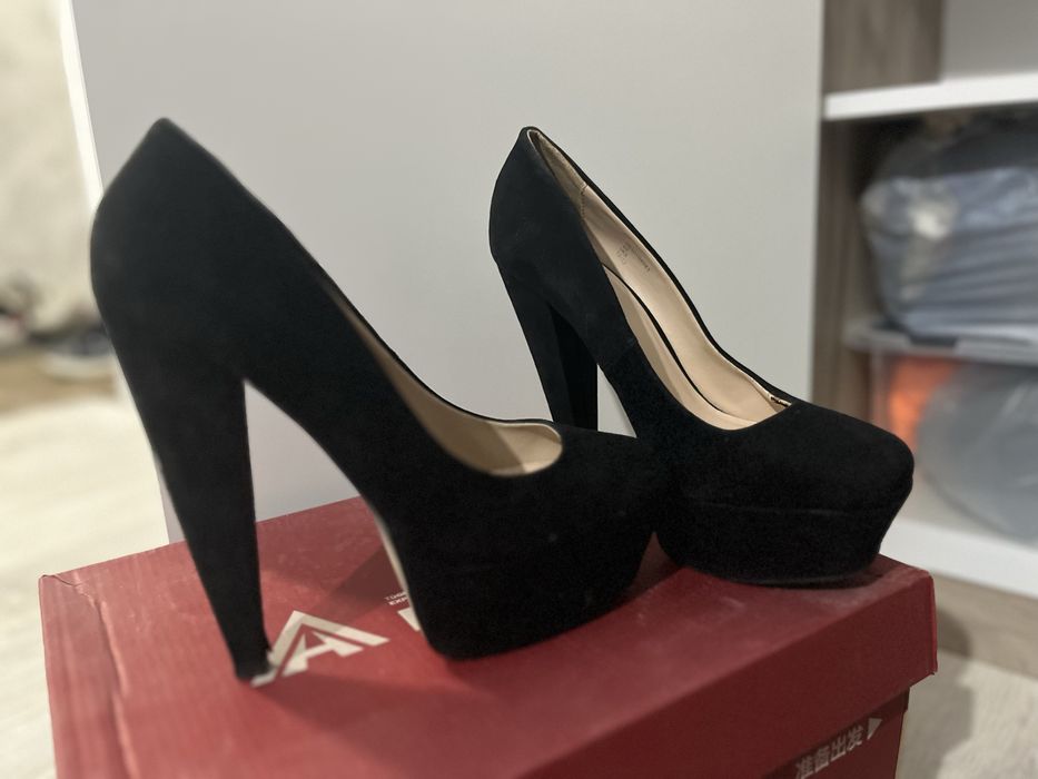 туфли на каблуке с высоким подъёмом