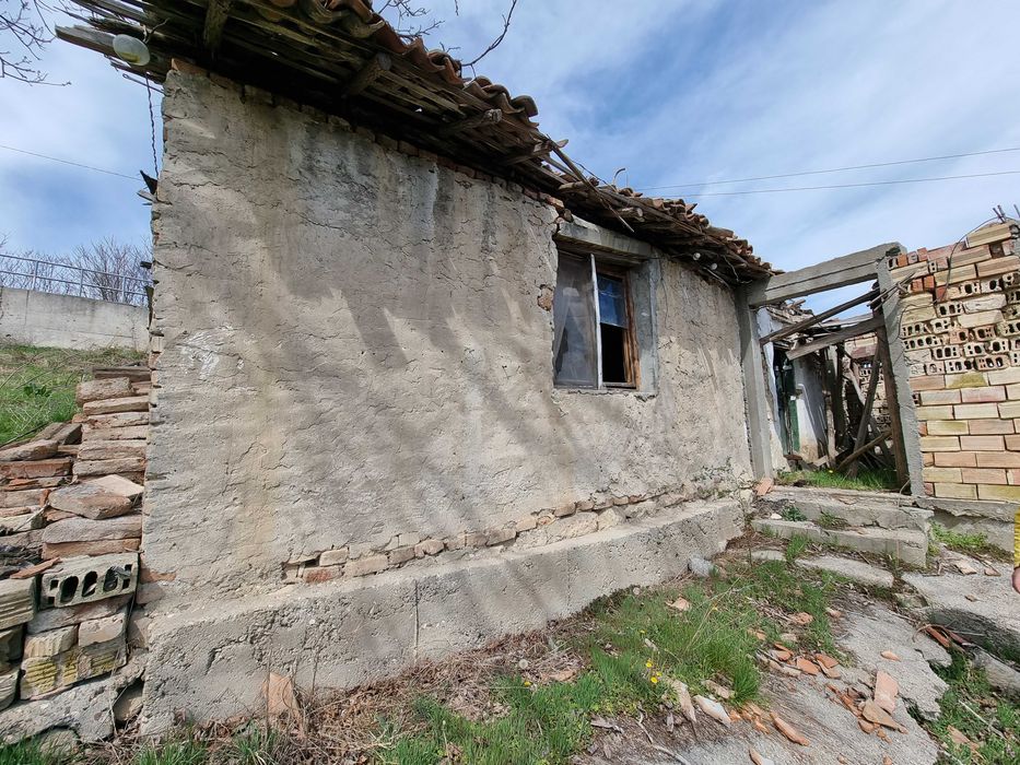 1655-Продава се едноетажна къща за събаряне в кв. "Хърсате"!