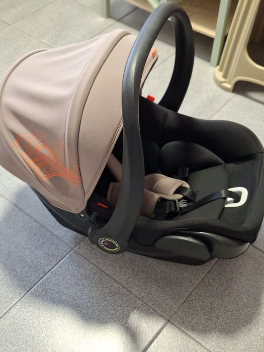 Детска количка много добре запазена