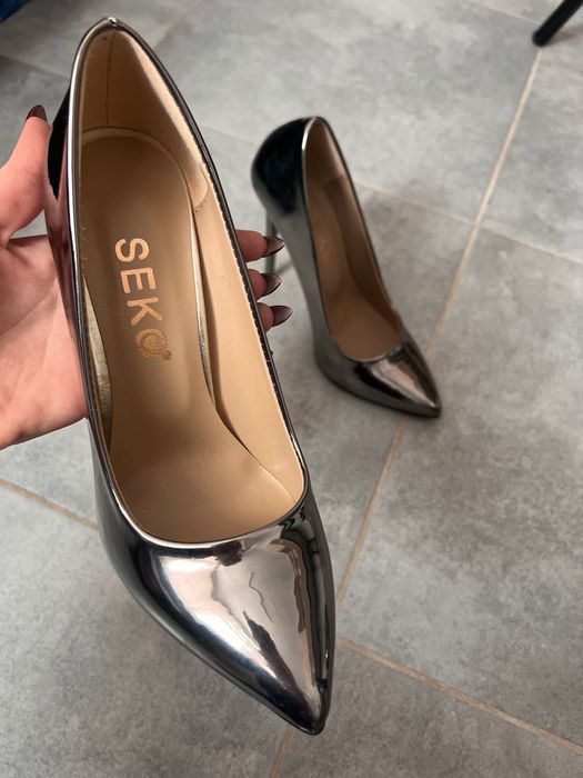 Сребристи токчета