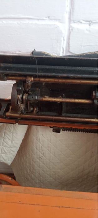 Продам , Машинку SINGER