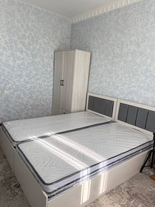 Mirzo Ulug'bek metro oldida