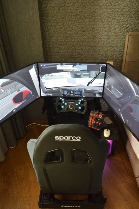 Simlab gt1 evo + слайдери + интегрирана стойка за 3 монитора за сим рейсинг sim racing rig кокпит cockpit