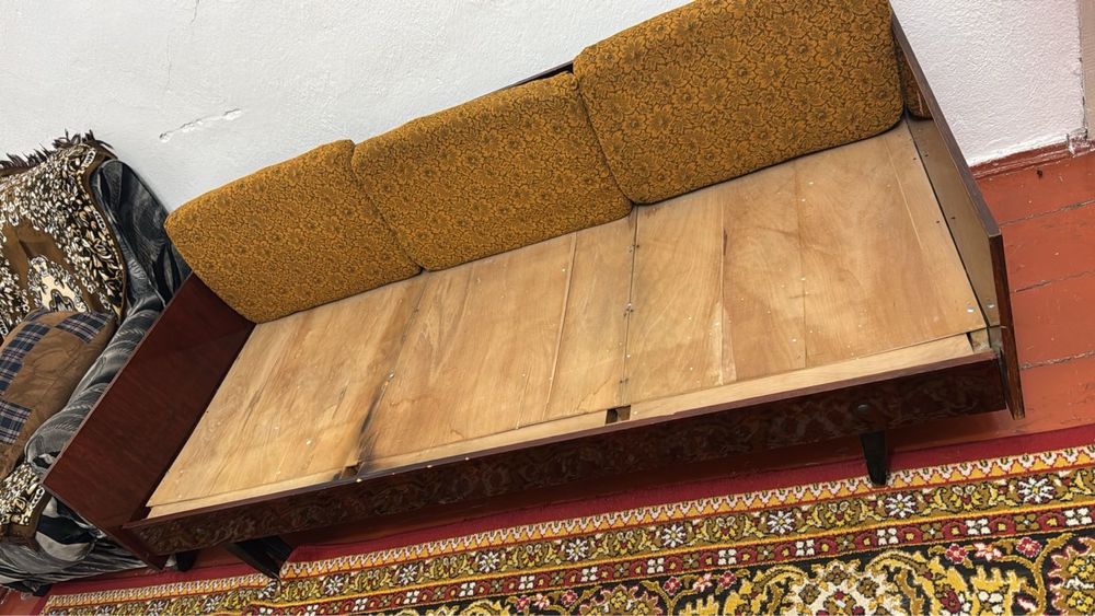 Продается диван.