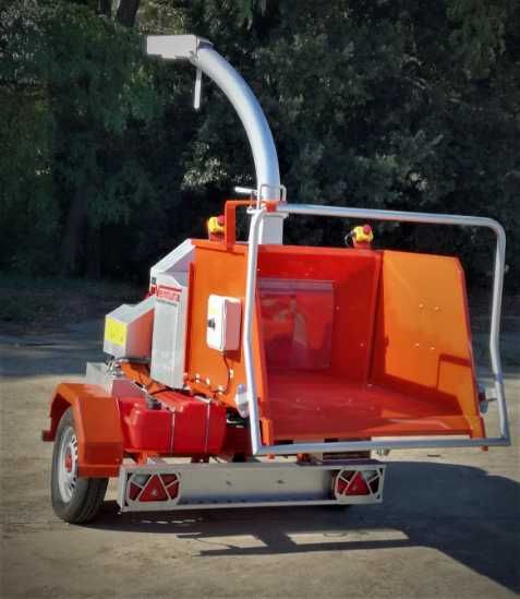 Tocator PROFESIONAL de crengi si lemn deplasabil cu motor 22 cai