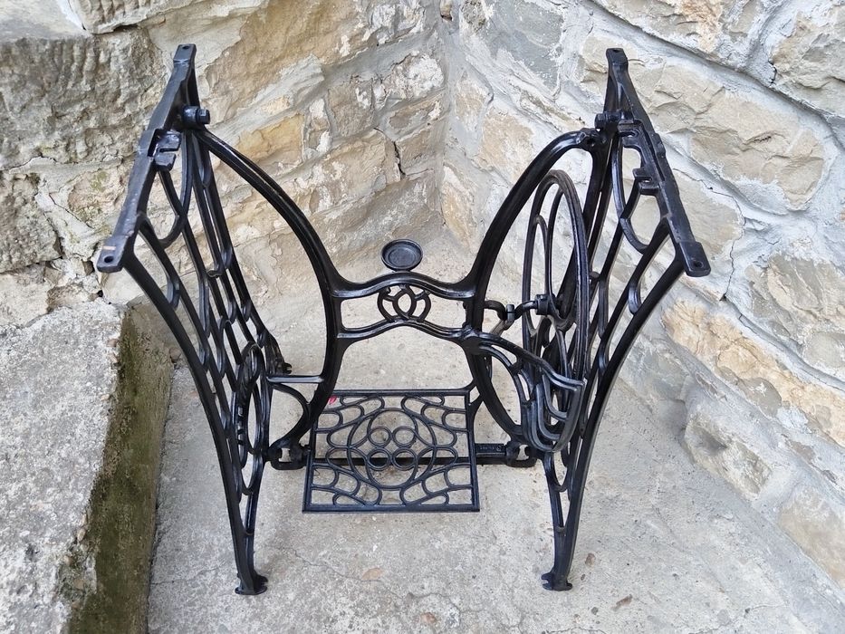 Стара Немска Основа От Шевна Машина / KOHLER.