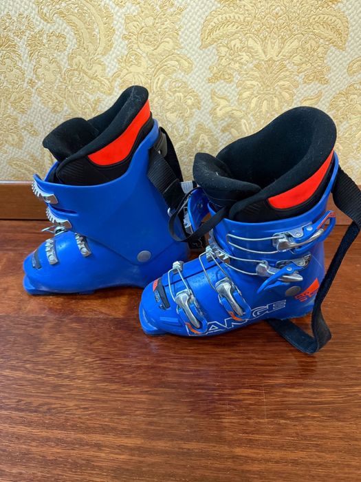 Продам детские горнолыжные ботинки
