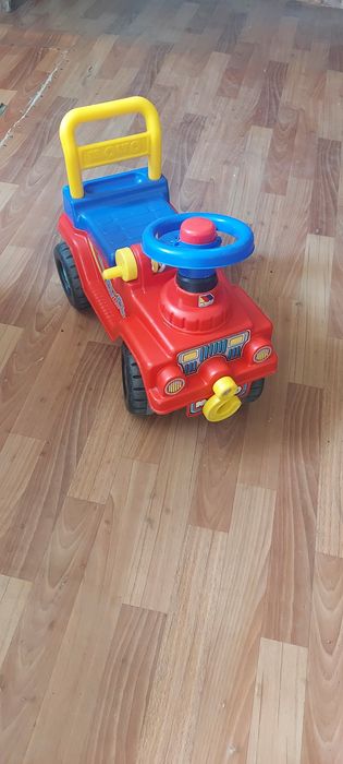 Продам детскую машинку "Талакар"