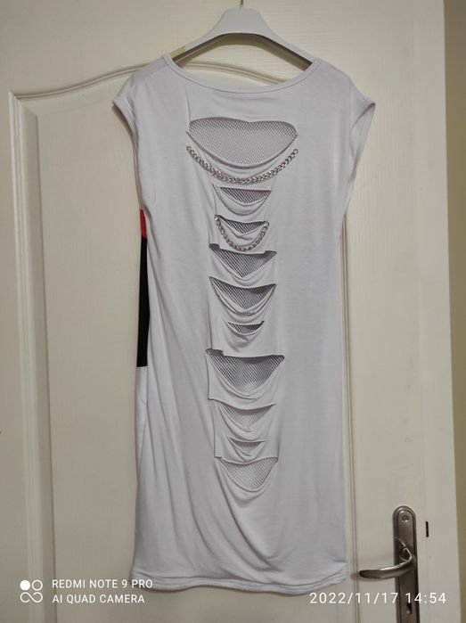 Дамски блузон с интересен гръб