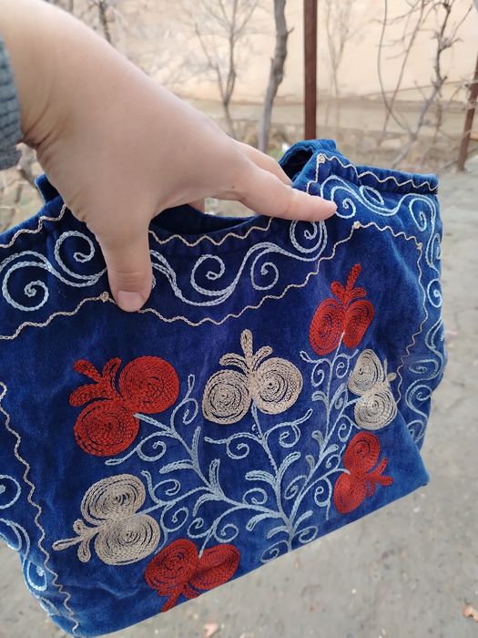 Сумки 3 шт по в комплекте 100 тысяч, по шт 40 тысяч сум