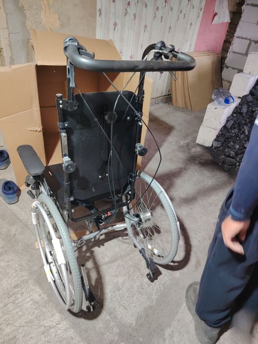 Продам инвалидную коляску