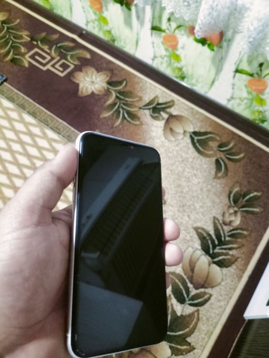 Iphone 11  sotiladi