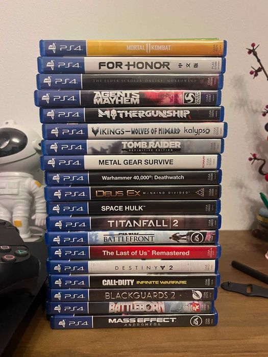 PS4 Pro 1TB - 2 controllere si 19 jocuri