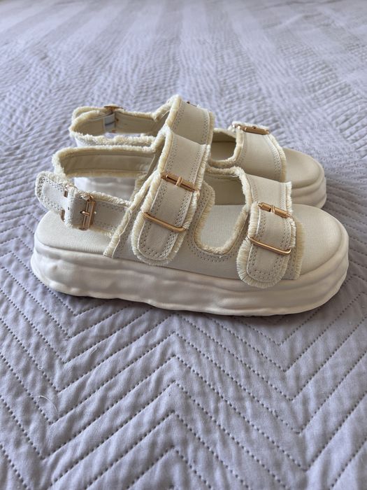 Дамски сандали