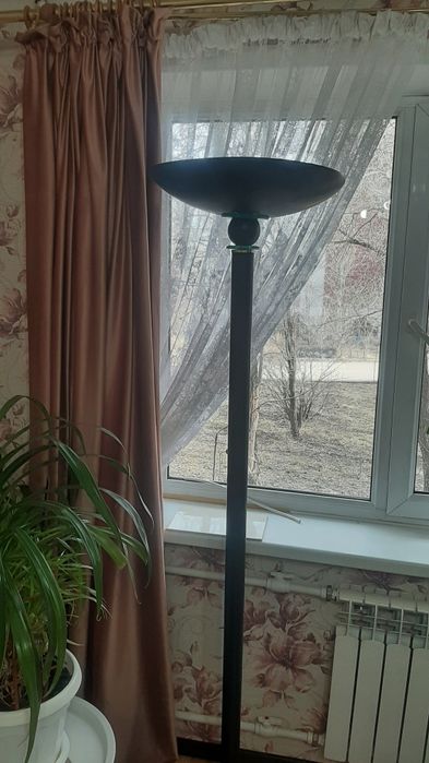Светильник напольный  черный