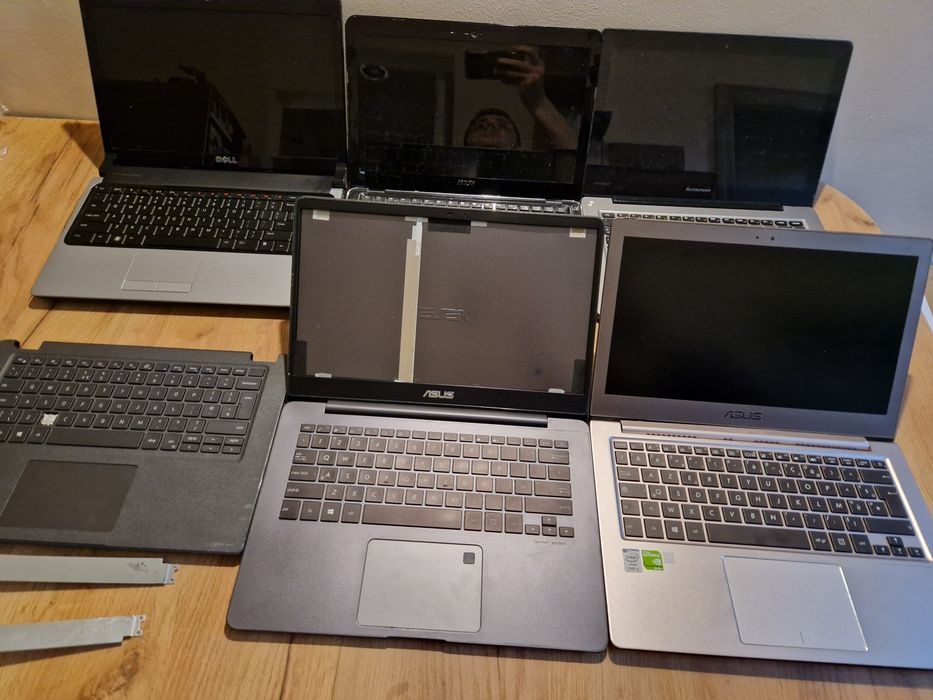 Dezmembrez laptop pt piese