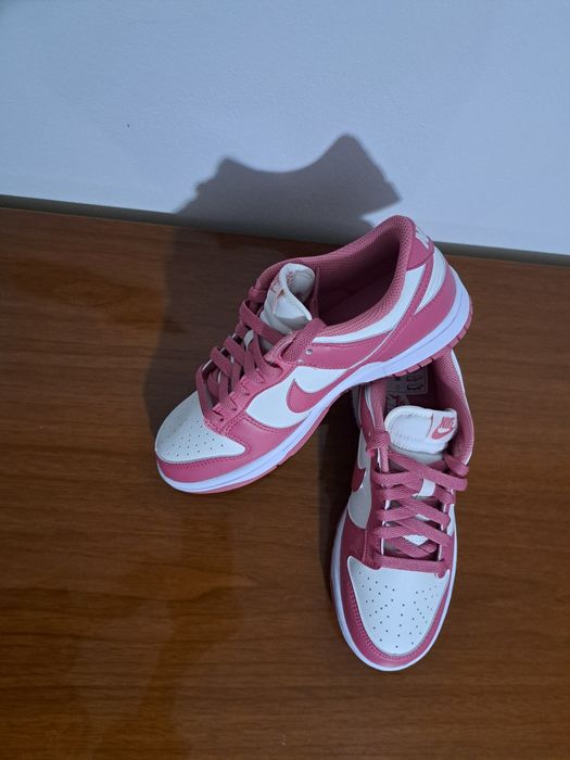 Nike Dunk Low (Roz/alb) – NOI (marime EUR 37.5 / CM 235)