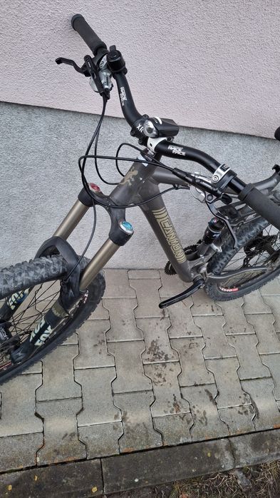 Bicicleta full suspension canyon