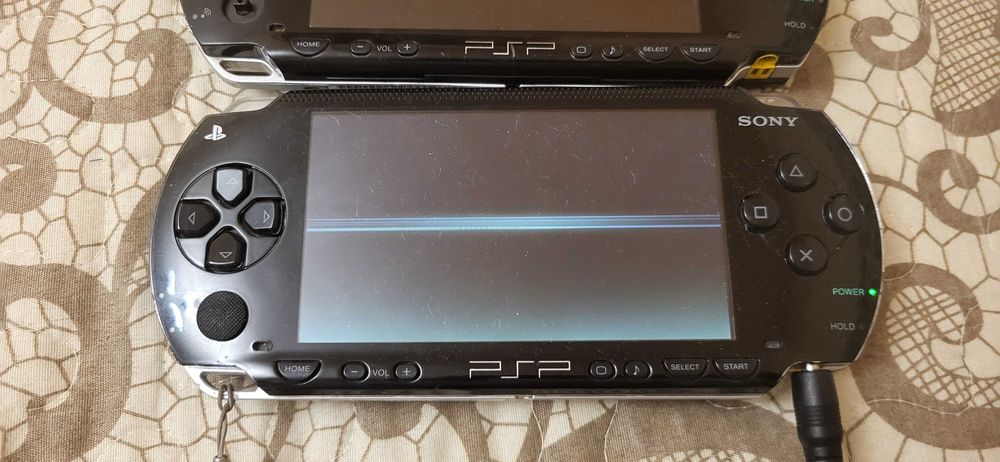 SONY PSP-1004  fuctionale unu spart  unu nu fara accesori fara bateri 400 lei  ambele