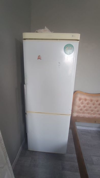 Продам Холодильник LG