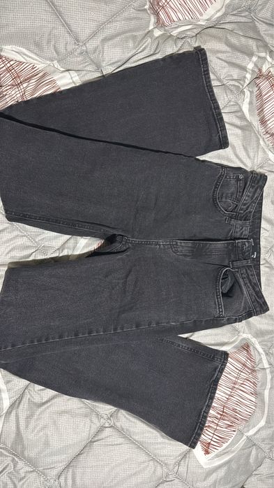 Различни чифтове дънки(всички отговарят на 34 размер)