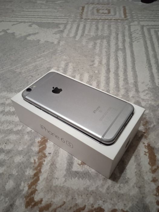 Смартфон iPhone 6s телефон