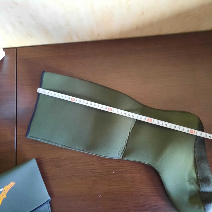 Продавам кожени маратонки (обувки) калцуни и ръкавици за зимен риболов