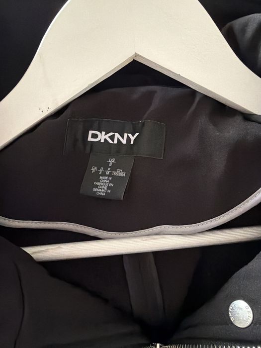 Палто / trench coat, S размер на DKNY водоустойчиво