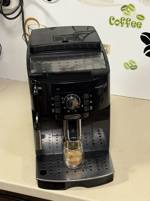 Кафемашина кафе автомат delonghi magnifica S с гаранция