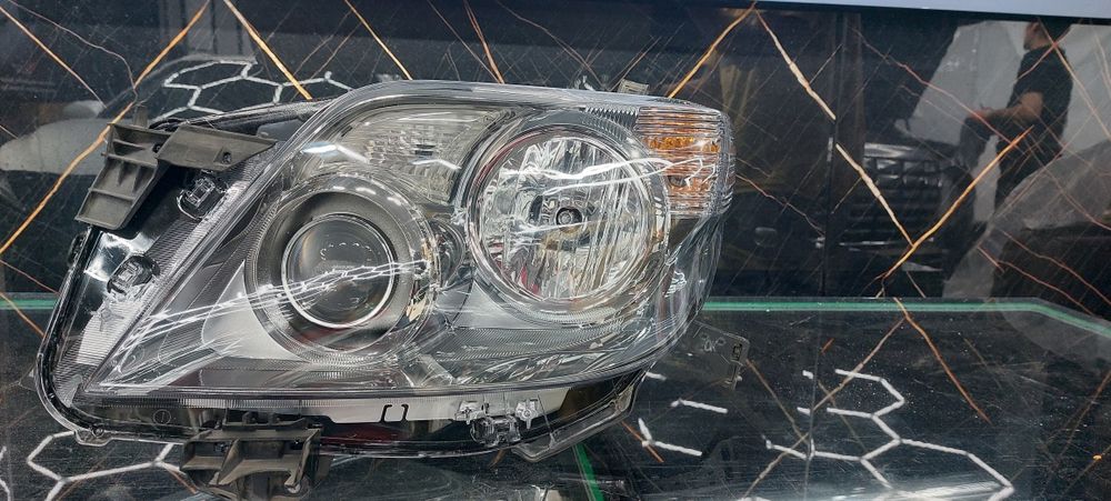 Передняя левая фара