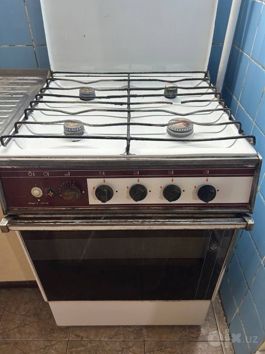 Газовая плита. Фирма " Гефест". НЕ НОВАЯ! Но в рабочем состоянии.