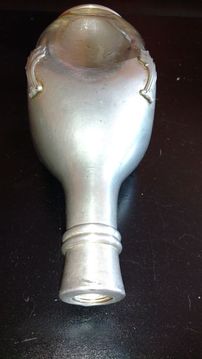 Шише с метален обков-стара Франция