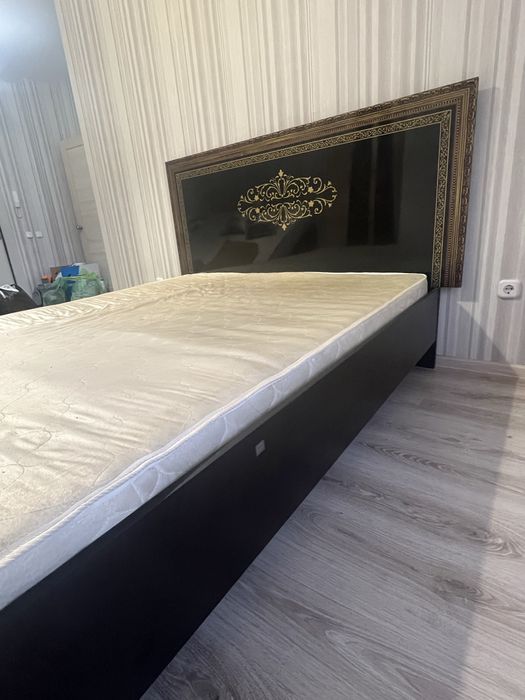 Продам кровать с матрасом